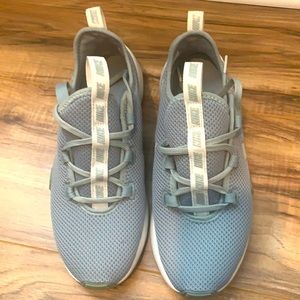 NIKE WOMAN SNEAKERS IN SIZE 8